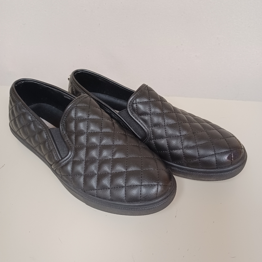 Steve Madden Ecentrcq slip on- all black